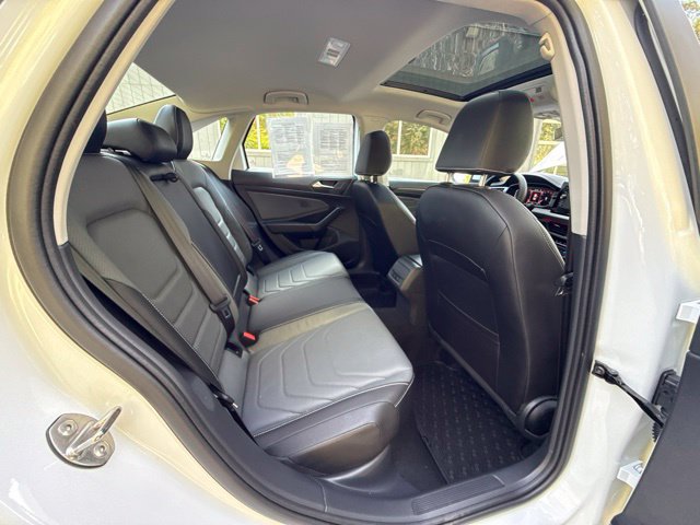 Used 2025 Volkswagen Jetta SEL FWD image 17