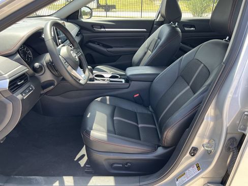 Used 2025 Nissan Altima 2.5 SR FWD image 6