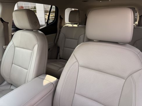 Used 2019 GMC Acadia SLT image 12