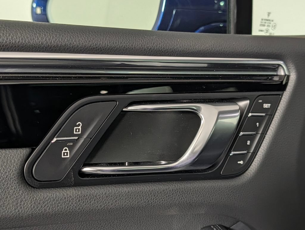 Certified 2026 Porsche Macan AWD/4WD image 27