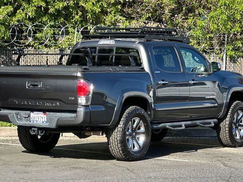 Used 2016 Toyota Tacoma Limited w/ Towing Package image 3