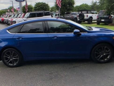 Used 2018 Ford Fusion SE w/ Equipment Group 201A FWD image 9
