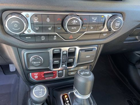 Used 2025 Jeep Wrangler Unlimited Sport AWD/4WD image 21