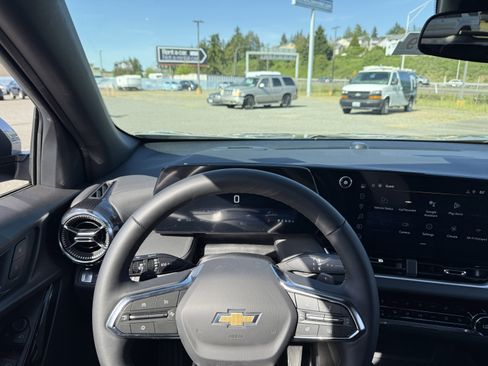 Used 2026 Chevrolet Equinox LT w/ Convenience Package II AWD/4WD image 13