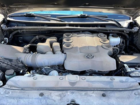 Used 2016 Toyota 4Runner SR5 AWD/4WD image 9