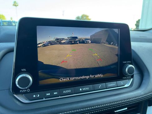 Used 2025 Nissan Rogue SV FWD image 25