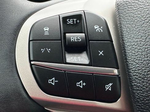 Used 2025 Ford Explorer Active w/ Active Comfort Package RWD image 12