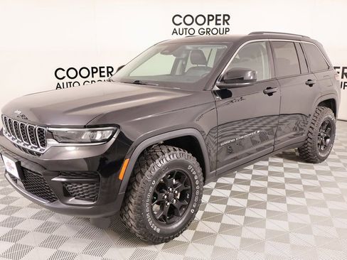 Used 2023 Jeep Grand Cherokee Laredo X image 9