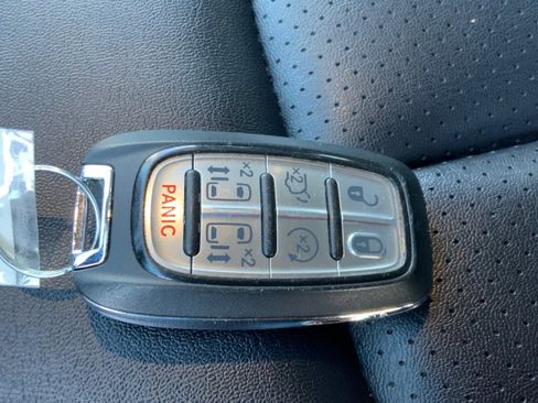 Used 2024 Chrysler Pacifica Touring-L image 36