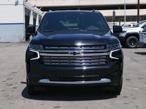 Used 2023 Chevrolet Suburban LT w/ Luxury Package RWD image 6