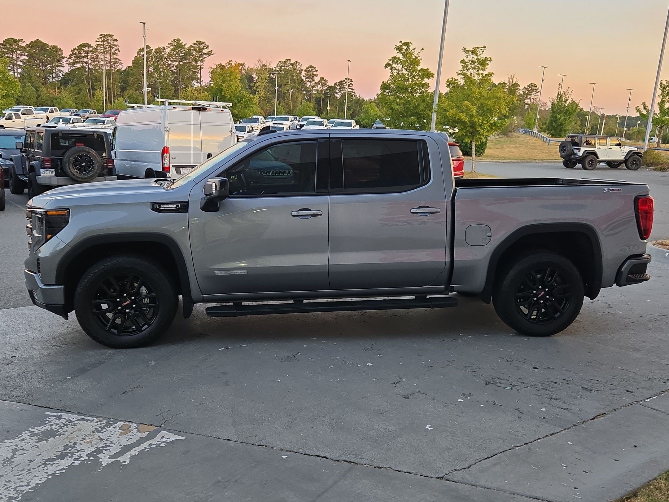 Used 2023 GMC Sierra 1500 Elevation w/ Elevation Premium Package AWD/4WD image 4
