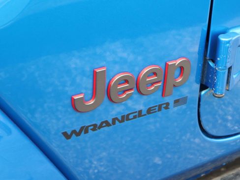 Used 2024 Jeep Wrangler Unlimited Rubicon AWD/4WD image 4
