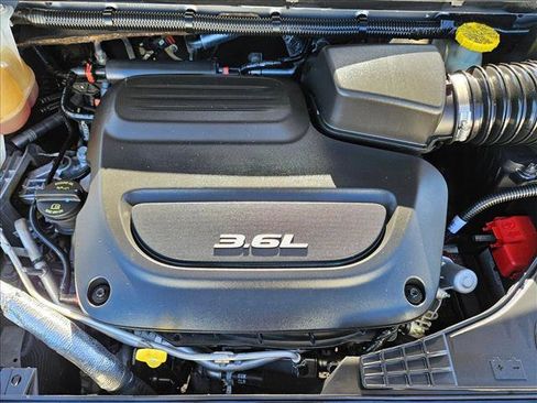 Used 2018 Chrysler Pacifica Touring Plus w/ S Appearance Package FWD image 26