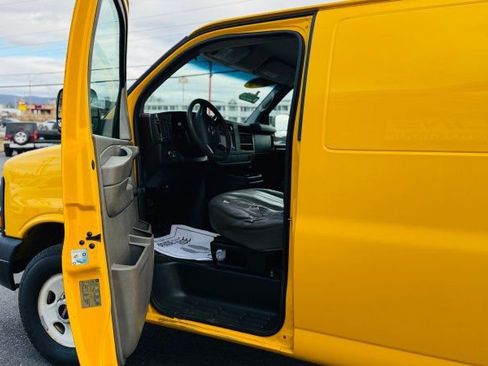 Used 2010 GMC Savana 3500 Extended image 8