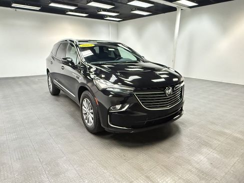 Used 2023 Buick Enclave Essence image 9