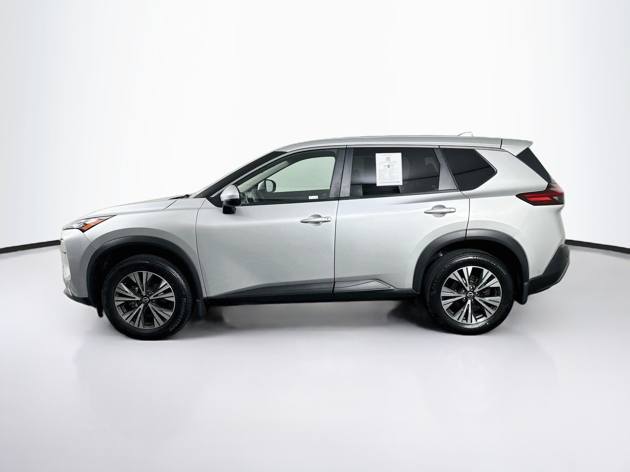 Used 2023 Nissan Rogue SV FWD image 4