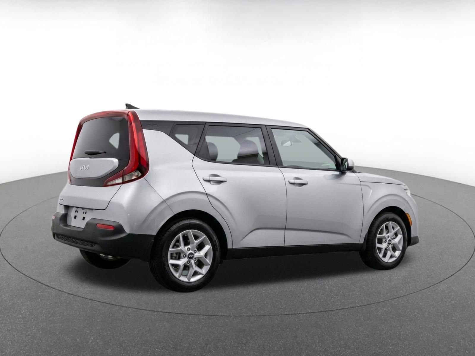 Used 2025 Kia Soul LX w/ LX Technology Package FWD image 8