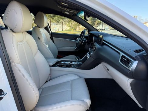 Used 2022 Genesis G70 2.0T image 34