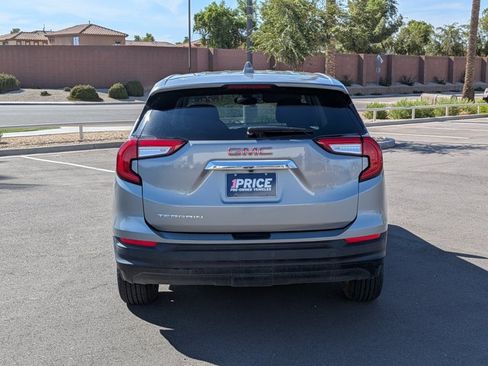 Used 2024 GMC Terrain SLE FWD image 6