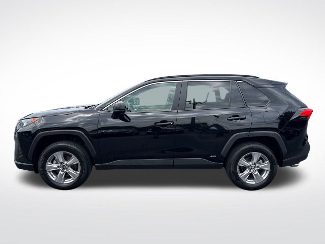 Used 2022 Toyota RAV4 LE AWD/4WD image 2