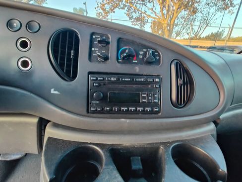 Used 2007 Ford E-350 and Econoline 350 XLT image 16