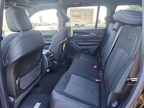 New 2025 Jeep Grand Cherokee Laredo X w/ Luxury Tech Group I image 18