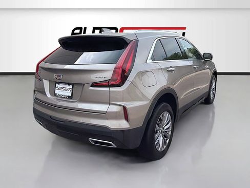 Used 2025 Cadillac XT4 Premium Luxury image 7