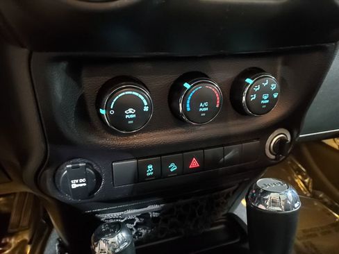 Used 2014 Jeep Wrangler Unlimited Sport w/ Connectivity Group image 35