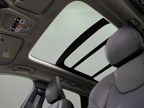 Certified 2025 Volvo XC60 B5 Ultra AWD/4WD image 27