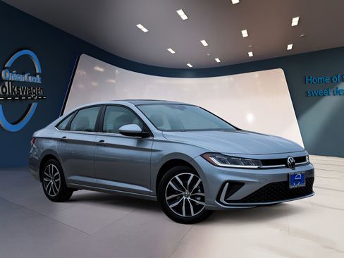 New 2026 Volkswagen Jetta SE image 2