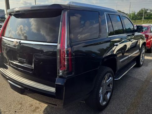 Used 2019 Cadillac Escalade Premium Luxury AWD/4WD image 3