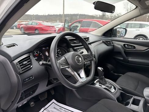 Used 2019 Nissan Rogue Sport S image 16