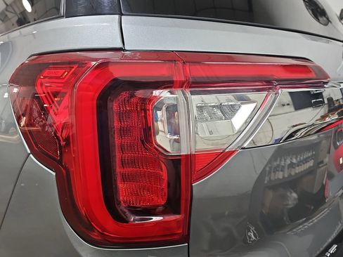 Certified 2023 GMC Acadia SLT w/ Preferred Package AWD/4WD image 39