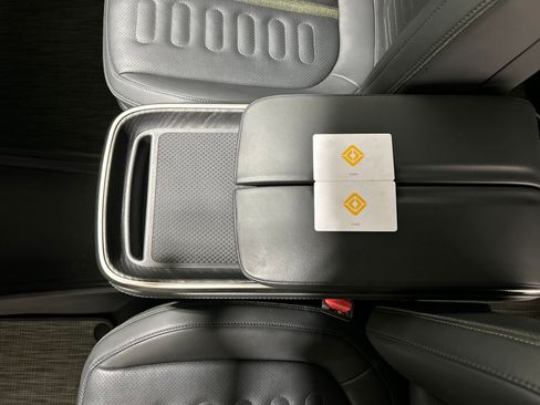Used 2023 Rivian R1S Adventure AWD/4WD image 31