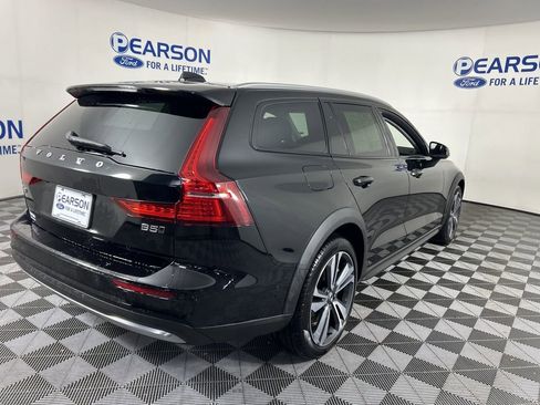 Used 2025 Volvo V60 B5 Cross Country Plus image 6