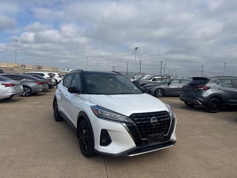 Certified 2022 Nissan Kicks SR w/ Premium Package image 2