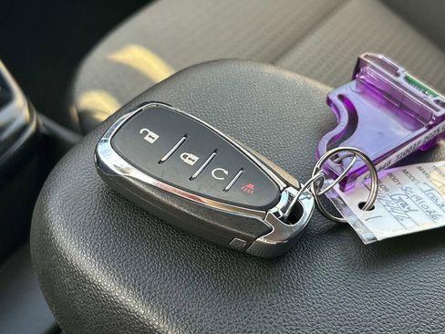 Used 2025 Chevrolet Trax LT image 24