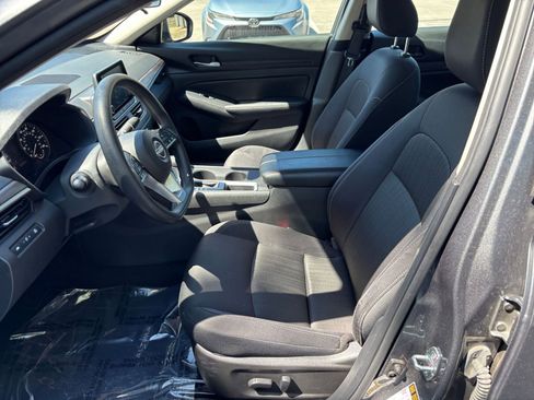 Used 2025 Nissan Altima 2.5 SV FWD image 28