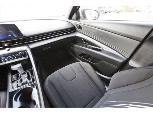 Used 2025 Hyundai Elantra SEL FWD image 11