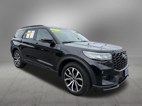 Used 2025 Ford Explorer ST-Line RWD image 6