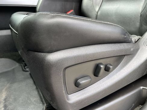 Used 2018 Chevrolet Silverado 2500 LTZ w/ Vortec Plus Package AWD/4WD image 20