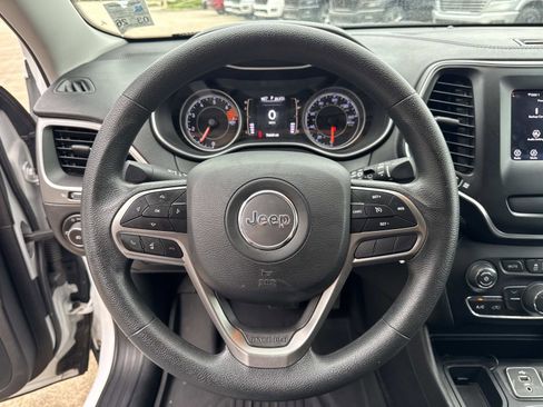 Used 2019 Jeep Cherokee Latitude w/ Popular Appearance Group FWD image 21