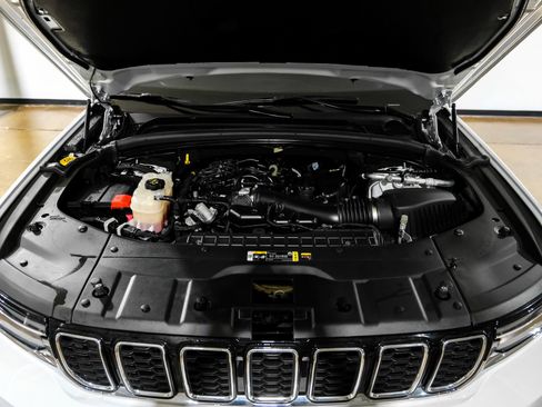 Used 2023 Jeep Grand Cherokee L Limited image 54