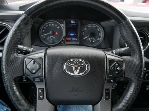Certified 2021 Toyota Tacoma TRD Off-Road w/ Technology Package AWD/4WD image 27