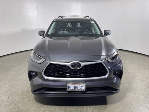Certified 2021 Toyota Highlander XLE AWD/4WD image 8