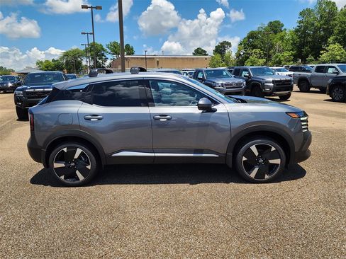 New 2025 Nissan Kicks SR image 16