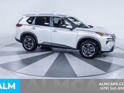 Used 2025 Nissan Rogue SV FWD image 13