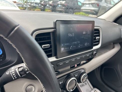 Used 2025 Hyundai Venue SEL FWD image 10