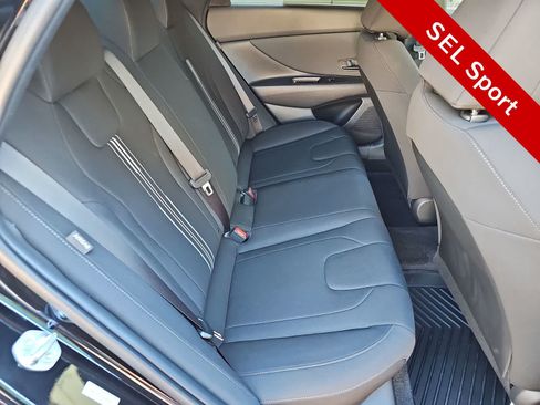 Used 2025 Hyundai Elantra Sport FWD image 17