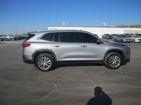 Certified 2025 Buick Enclave Preferred image 4